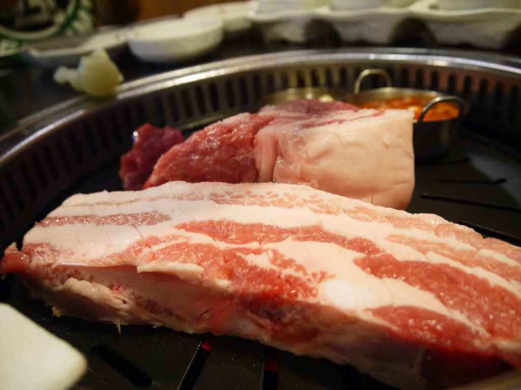 ソウル人気の焼肉店　火砲食堂のサムギョプサル