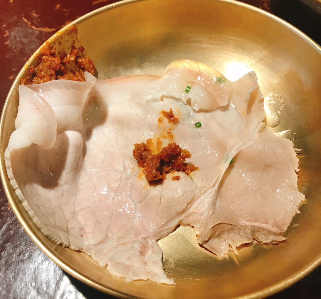 『屋同食』西橋店　テジコムタンの豚肉はやわらかくて美味しい