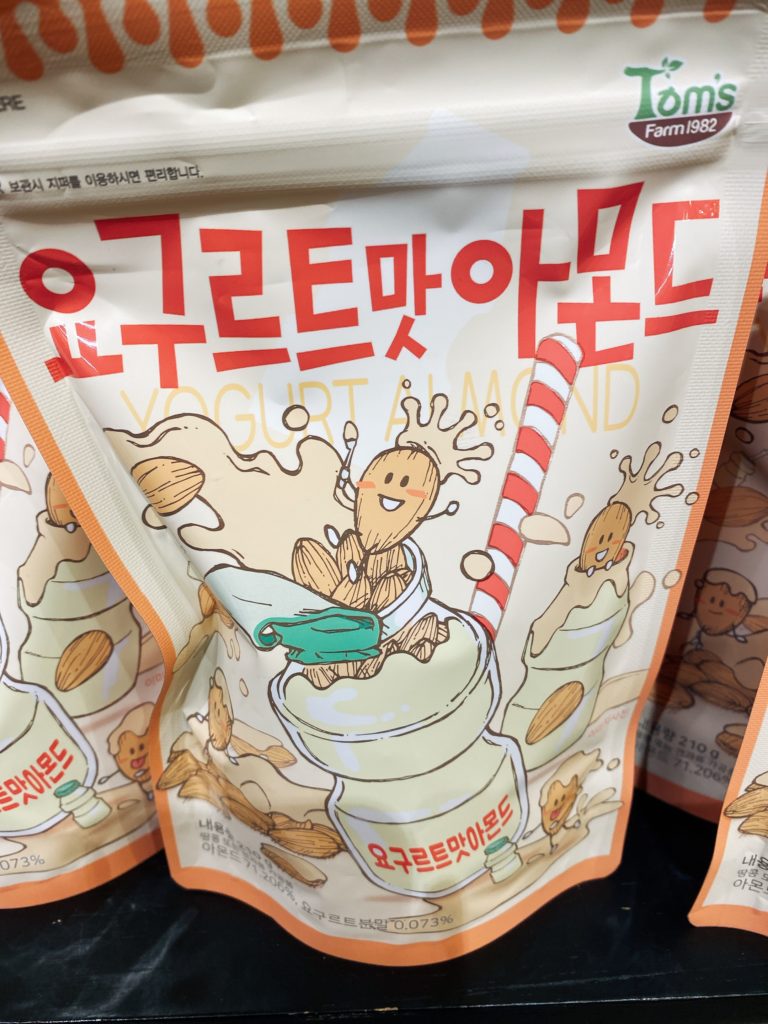 韓国お土産で人気のTom'sのアーモンド ヨーグルト味